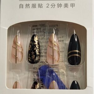 Press-On Nails Set - Black and Gold